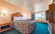 Bedroom 3 Castle Inn & Suites