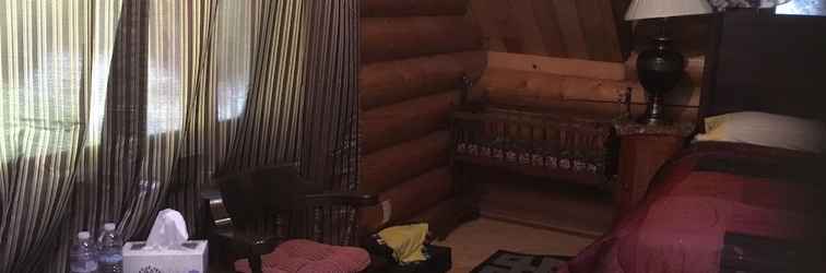 Lobi Redwood Log Cabin