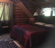 Bedroom 4 Redwood Log Cabin