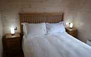 Kamar Tidur 6 The Chiltern Lodges at Upper Farm Henton