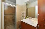 In-room Bathroom 7 Chambre d'hotes Lou Caussinhol