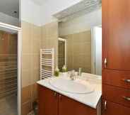 In-room Bathroom 7 Chambre d'hotes Lou Caussinhol