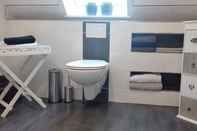 In-room Bathroom Watt ne Wohnung mit Balkon