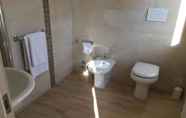 Toilet Kamar 2 Villa Artemis