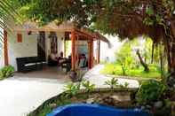 Kolam Renang Holiday Home Kelaa