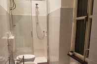 In-room Bathroom Giuria 35