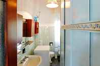 In-room Bathroom Attico Vista Mare