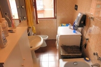 In-room Bathroom Accogliente Appartamento a 20m dal mare