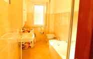 In-room Bathroom 2 A Casa di Luca