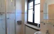 ห้องน้ำภายในห้อง 2 Landgasthaus zur Krone