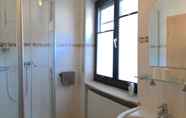 In-room Bathroom 2 Landgasthaus zur Krone