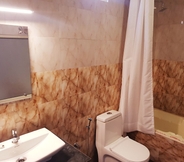 In-room Bathroom 4 Arabian Sands Beach Resort