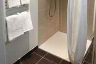 In-room Bathroom KOSY Appart’Hôtels – Art’ & Facts