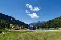 Swimming Pool Auberge La Gravière