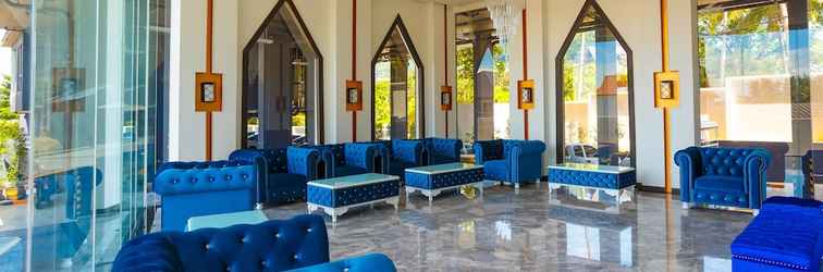 Lobby The Aristo Beach Front 713 by Holy Cow