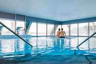 Swimming Pool Waldhaus Hotel im Deltapark Vitalresort