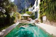 Swimming Pool Villa Capri Marina