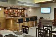 Bar, Kafe, dan Lounge VITS Aradhana Auberge