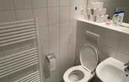 Toilet Kamar 4 AB Apartment 127