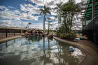 Swimming Pool Abacus Motel