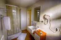In-room Bathroom Villa Helios 3 by Elm