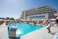 Kolam Renang Hotel Malibu Mamaia