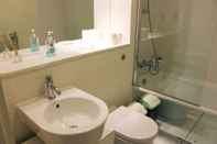 In-room Bathroom Myshortstay- Cheshire St Brick Lane