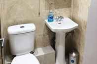 In-room Bathroom Myshortstay - Fulham Parsons Green