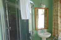 Toilet Kamar Holywell Guest House