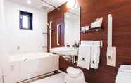 Toilet Kamar 2 HOTEL LiVEMAX KOBESANNOMIYA