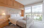 Kamar Tidur 5 Bright, Modern One-bed With Stunning View of Thames