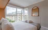 Kamar Tidur 4 Bright, Modern One-bed With Stunning View of Thames