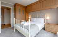 Kamar Tidur 3 Bright, Modern One-bed With Stunning View of Thames