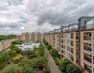 Exterior 2 Bright, Modern One-bed With Stunning View of Thames