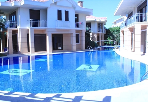 Swimming Pool Villa Elm 3 by Elm