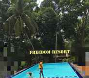 Swimming Pool 5 Talalla Freedom Resort