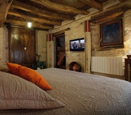 Bedroom 6 Chambres et Jardin de Pierres