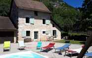 Swimming Pool 4 Gite Entre Vignes et Montagne