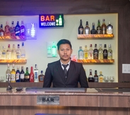 Bar, Cafe and Lounge 6 Hotel Gajur Palace