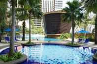 Kolam Renang Gold Keep Service Suite At Times Square