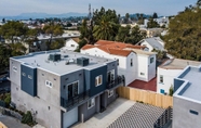 Nearby View and Attractions 2 Brand NEW Luxury Modern 3bdr Townhome In Silver Lake