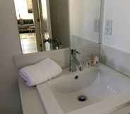 In-room Bathroom 6 Brand NEW Luxury Spacious 3bdr Townhome Close to 3rd St