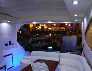 Lobi 2 Sorrento Holiday Charter