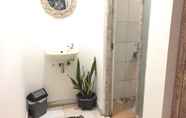 Toilet Kamar 7 Svaka Homestay