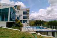 Swimming Pool Hotel La Montaña Girardot