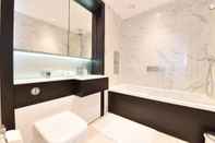 Phòng tắm bên trong Kew Bridge Apartments