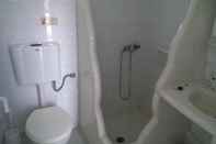 Toilet Kamar Kapetan Giannis