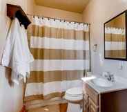 In-room Bathroom 4 Sloan's Lake Solitude Intimate Carriage House