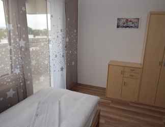 Phòng ngủ 2 AB Apartment 108