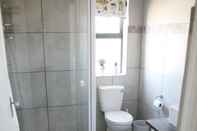 Toilet Kamar Mari-Amor Self-Catering Apartments